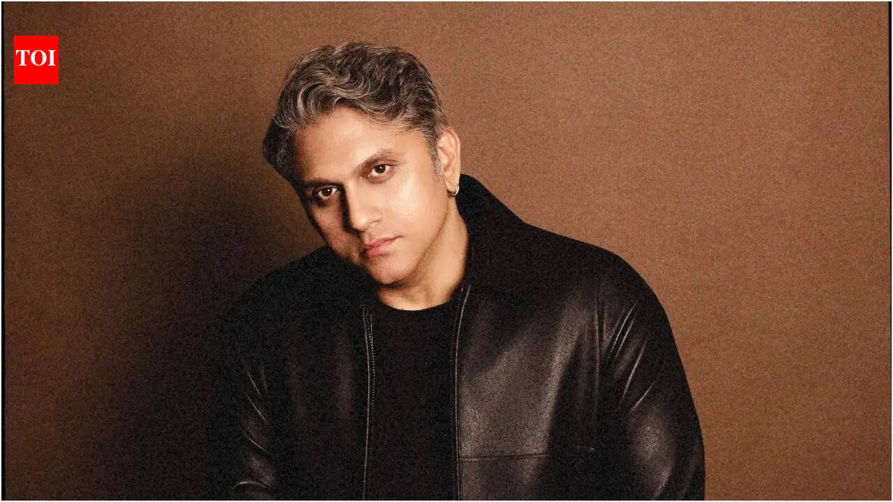 Mohit Suri reveals Shahrukh praised him for keeping Ahaan Panday and Aneet Padda out of spotlight before 'Saiyaara' release