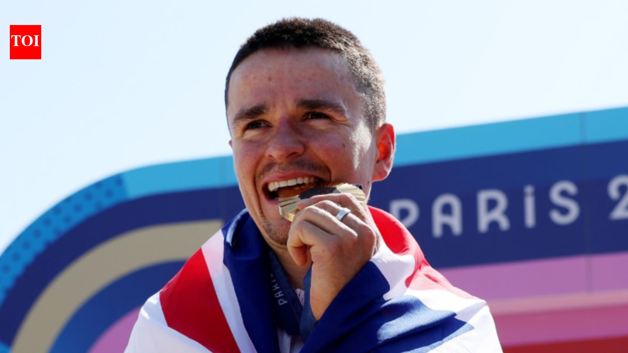 Olympic champion Tom Pidcock survives terrifying ravine crash at Volta a Catalunya, finishes stage despite injury scare