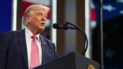 'Let's Talk Sex': Trump Goes Off Script; Shocks Audience At Top U.S. Event | WATCH