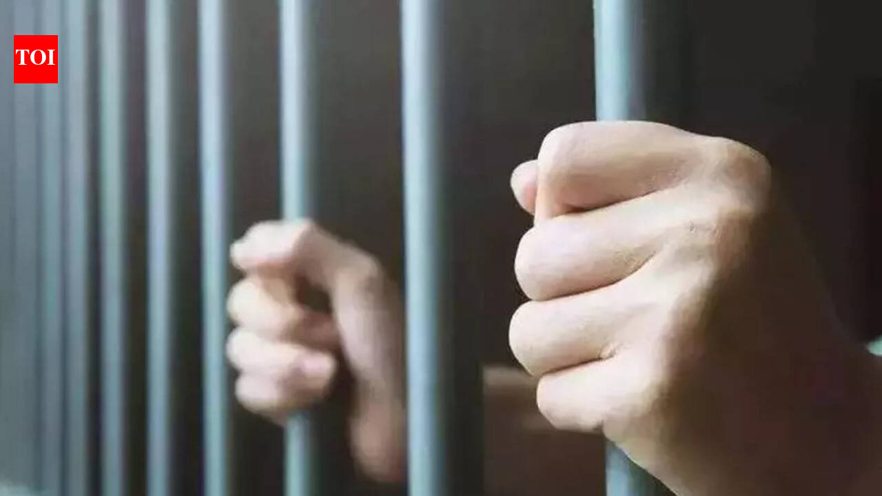 Remand prisoner escapes from Guntur GGH ward, 3 cops suspended ...