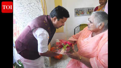 Nitin recalls early political support, calls himself an accidental politician