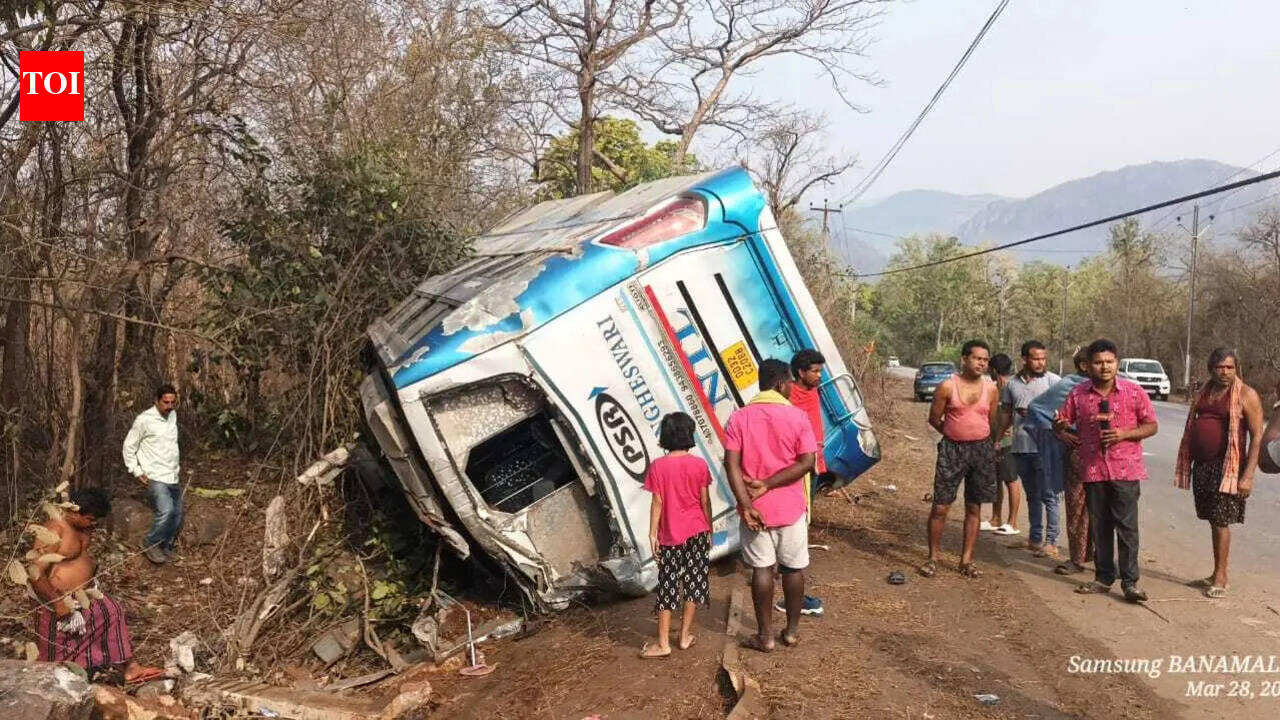 5 persons die as bus overturns in Nayagarh district