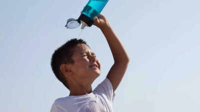 How to keep children hydrated during extreme heat