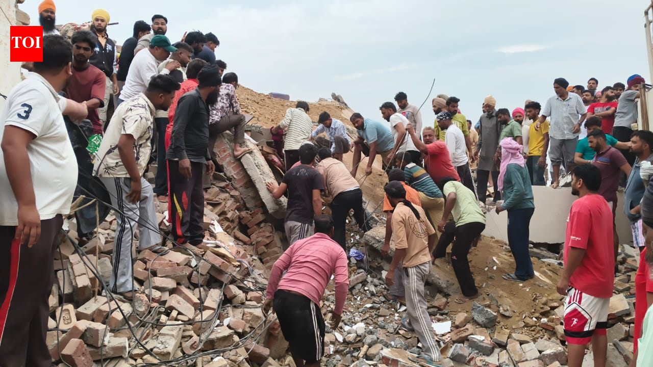 Double-storey house collapses during jack-lifting in Punjab; 3 dead