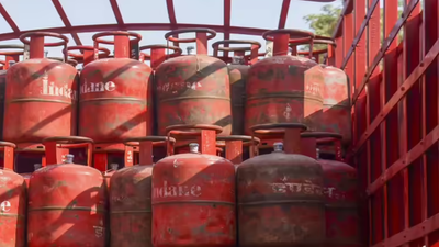 27 LPG cylinders, including five filled ones, stolen from delivery tempo in Mumbai