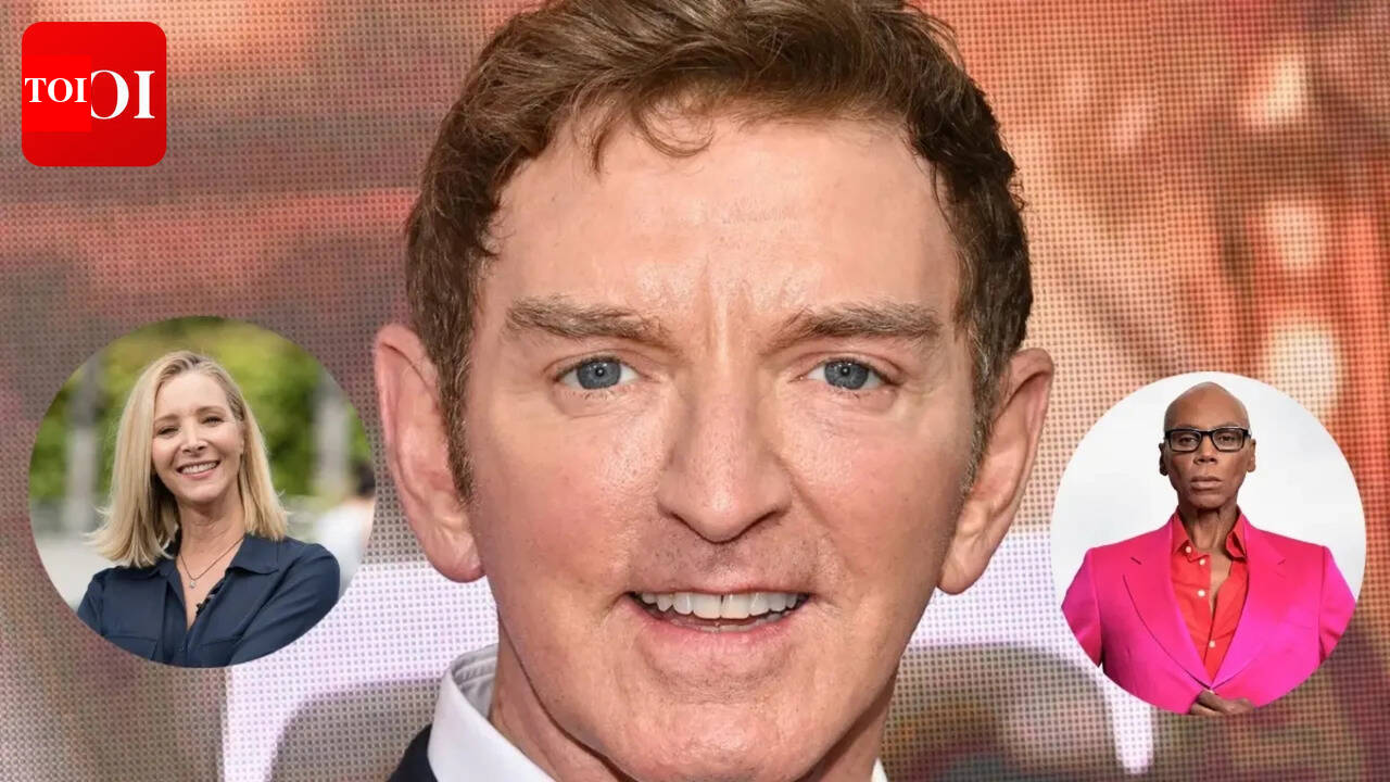 Lisa Kudrow and RuPaul present award to Michael Patrick King at Human Rights Campaign Dinner: 'We're no longer them'