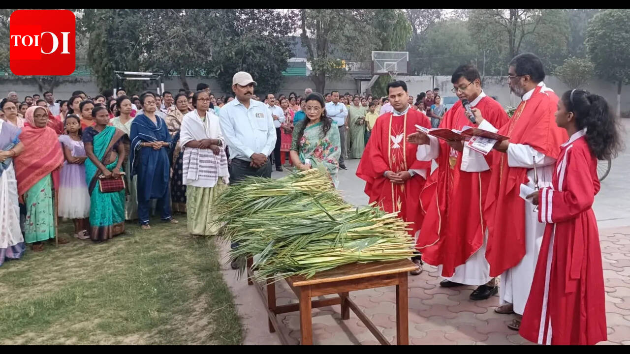 Devotees mark Palm Sunday with hymns, processions in city