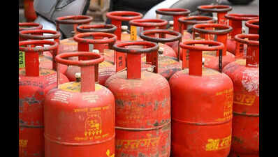 Schools discontinue breakfast over LPG shortage in Vijayawada