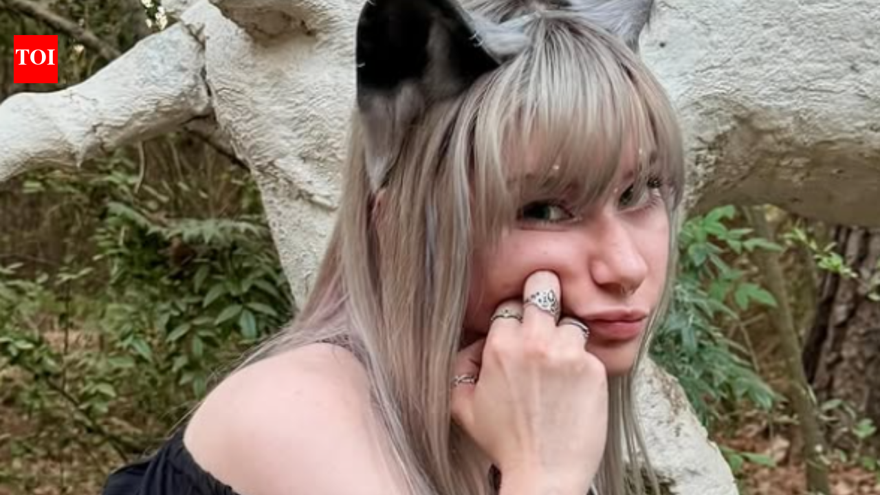 Twitch streamer MEOWDALYN goes viral for identifying as a dog and living the lifestyle