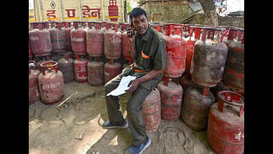 Delhi Police Seize 1,710 LPG Cylinders From Hoarders