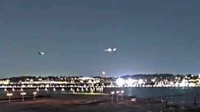  Video reveals mid-air collision between American Airlines jet & Black Hawk helicopter that killed 67