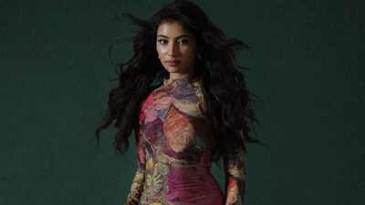 Sara Arjun mobbed by fans at Wankhede during IPL match; 'Dhurandhar 2' actress cheers for Mumbai Indians in team jersey