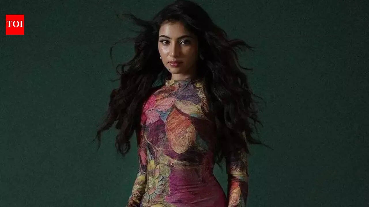 Sara Arjun mobbed by fans at Wankhede during IPL match; 'Dhurandhar 2' actress cheers for Mumbai Indians in team jersey