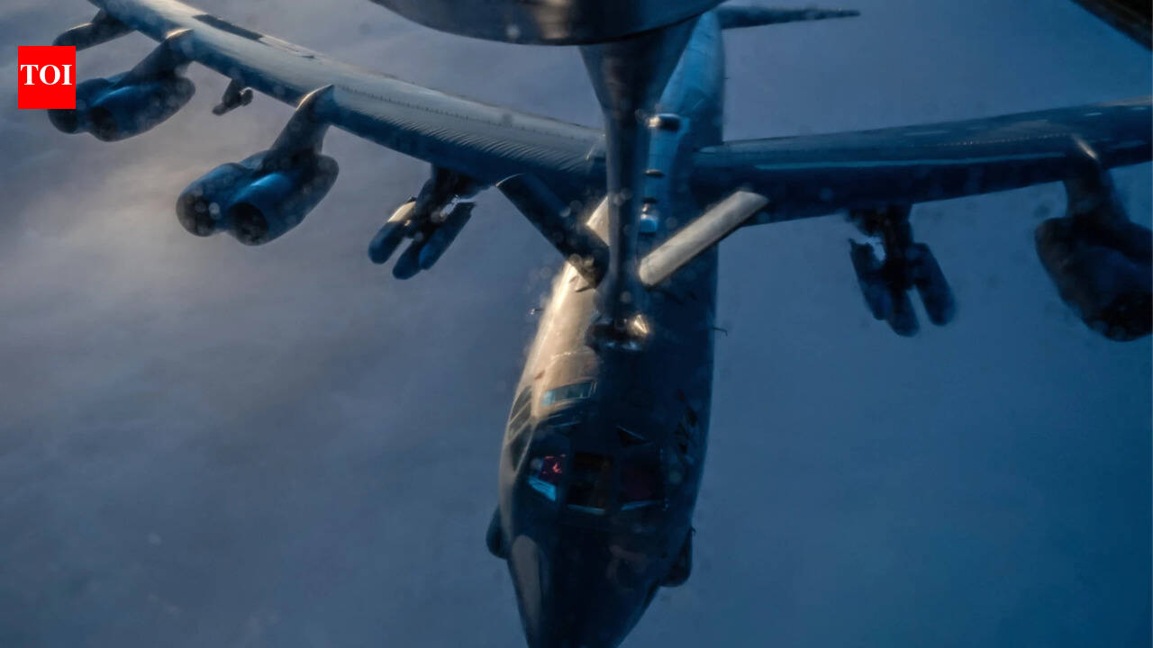 75-year-old B-52 lifts to fight yet another war