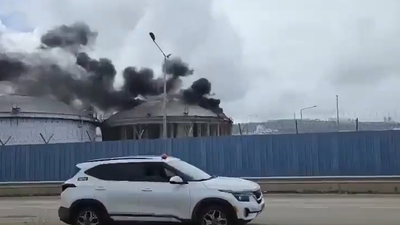  Massive blaze engulfs Israeli oil refinery after Hezbollah claims attack