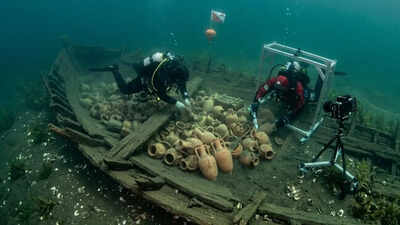 A 2,000-year-old Roman Shipwreck was discovered in Lake Neuchâtel in Switzerland