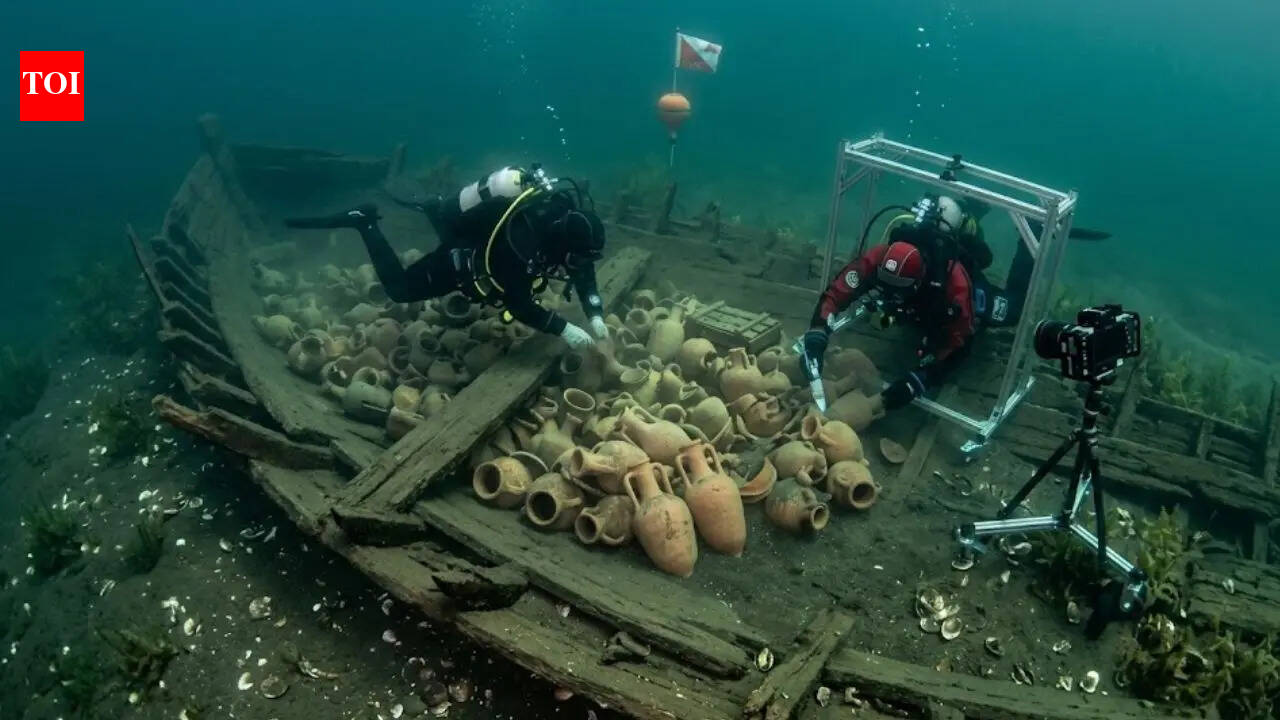 A 2,000-year-old Roman Shipwreck was discovered in Lake Neuchâtel in Switzerland