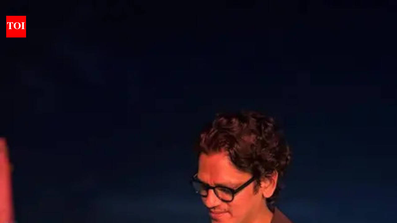 Vijay Varma celebrates his 40th birthday with a terrace party, 'Darlings' actor grooves to ‘Abhi Toh Party Shuru Hui Hai’