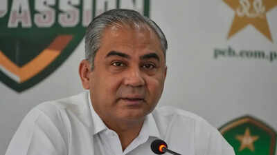 Mohsin Naqvi 'unhappy' as PSL hit by hotel-security row, ball-tampering controversy