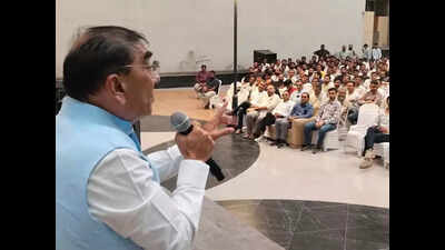 Weavers opt for 12-hour shift to cut output amid rising costs