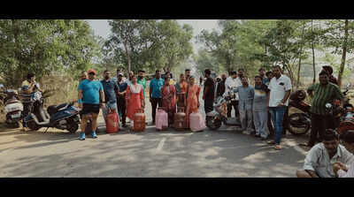 People block Keonjhar–Jharbelda road over LPG supply disruption