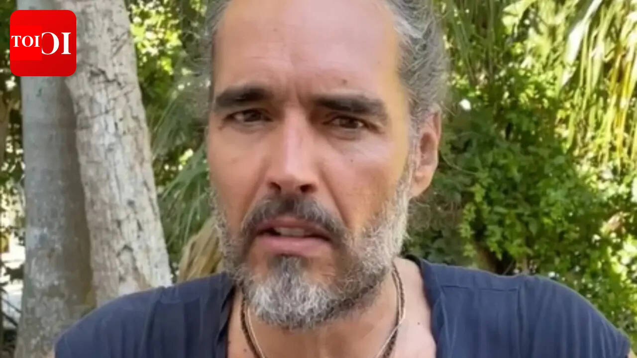 रसेल ब्रांड का मुकदमा स्थगित: इस साल अक्टूबर के लिए नई तारीख तय |