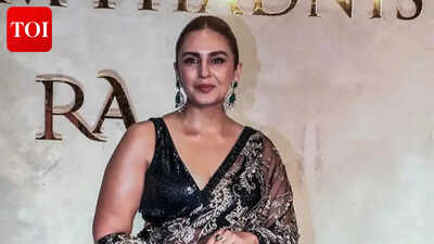 Huma Qureshi receives a shout out from American filmmaker Zack Snyder