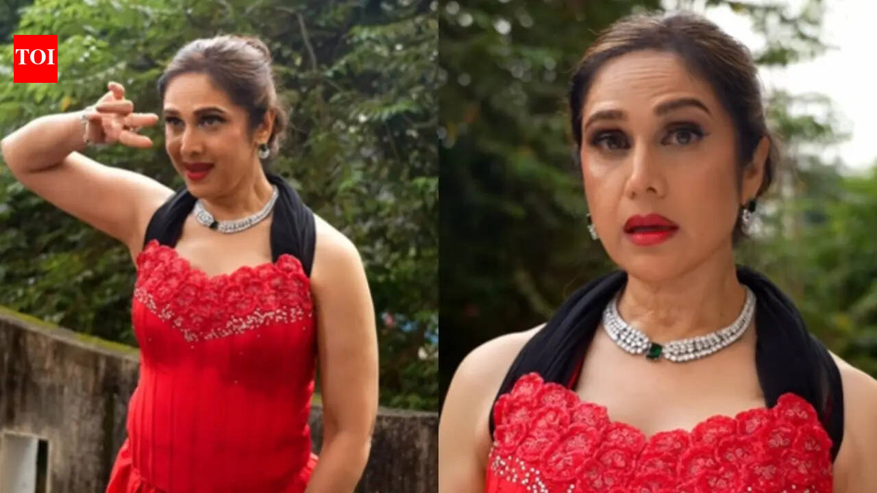 Fans defend Meenakshi Sheshadri against trolls age-shaming her as she recreates her 'Shehanshah' song co-starring Amitabh Bachchan