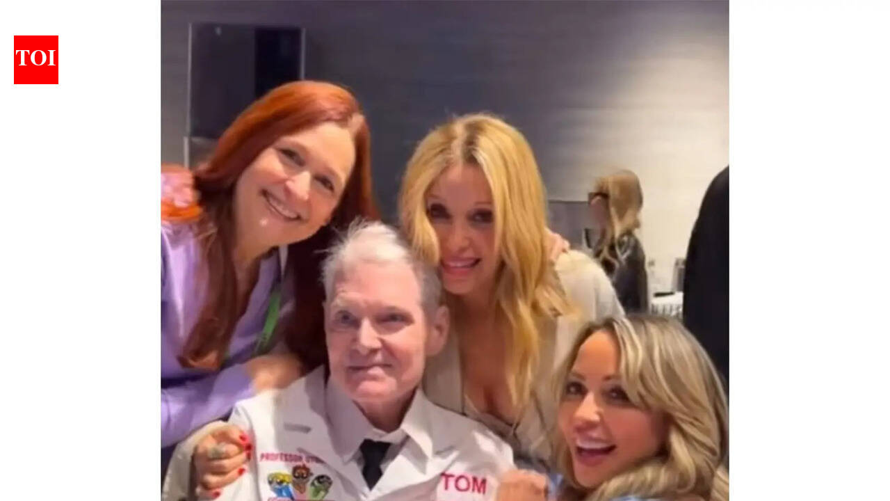 'Powerpuff Girls' voice cast reunites; shares emotional moment with Tom Kane after stroke