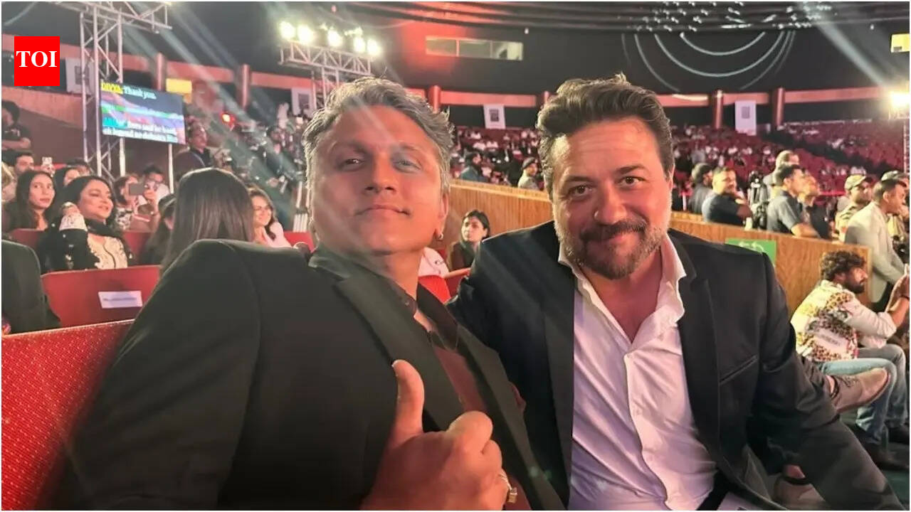 'Saiyaara’ director Mohit Suri shares a fanboy moment, clicks a photo with ‘Money Heist’ star Enrique Arce