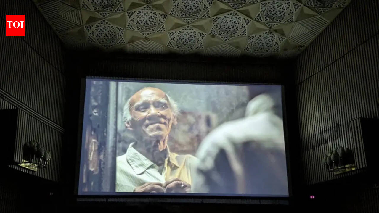 Veteran actor turns emotional at short film screening