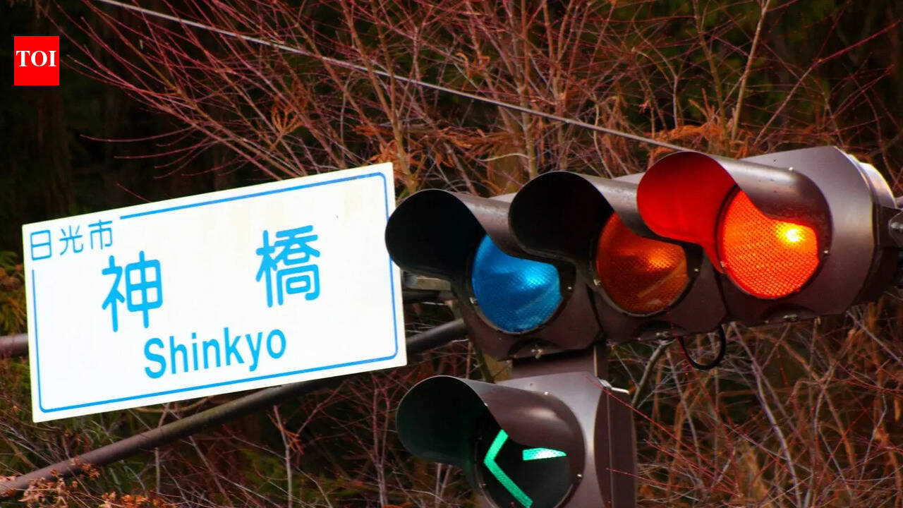 Why Japan has ‘blue traffic lights’ instead of green