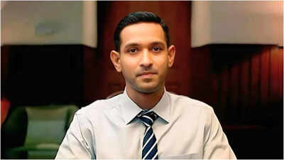 విక్రాంత్ మాస్సే SM పోస్ట్ ద్వారా రెస్టారెంట్ యొక్క చట్టవిరుద్ధమైన సేవా ఛార్జీని ఫ్లాగ్ చేశాడు, తర్వాత దానిని తొలగిస్తాడు