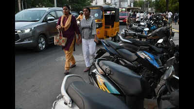 No parking plan leaves Vandiyur Park roads choked