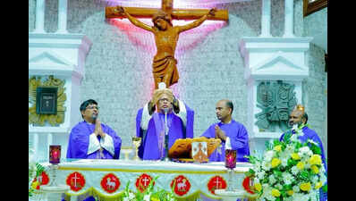 Shrine begins 40 hours of Eucharistic adoration for world peace