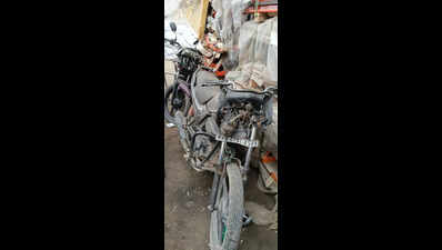 Bikes collide head-on near Hero Honda Chowk on the Gurgaon-Delhi Expressway, man dies