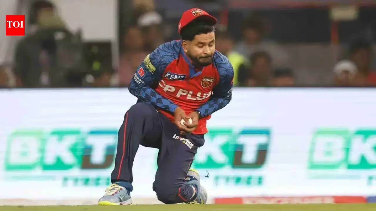 Injury scare for Iyer: Batter gets hit on wrist; will he miss IPL matches?