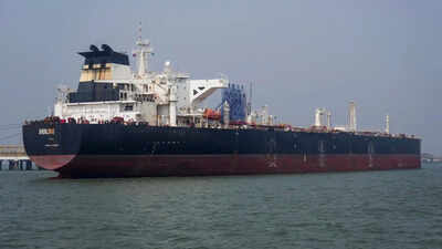 Tanker carrying Iranian oil may reach India Saturday