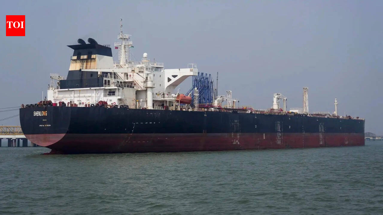 Tanker carrying Iranian oil may reach India Saturday