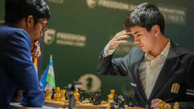Sindarov takes down Pragg to join Caruana in lead, Divya drew lost battle
