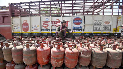 Price of commercial LPG cylinders hiked by Rs 195.50 in Delhi