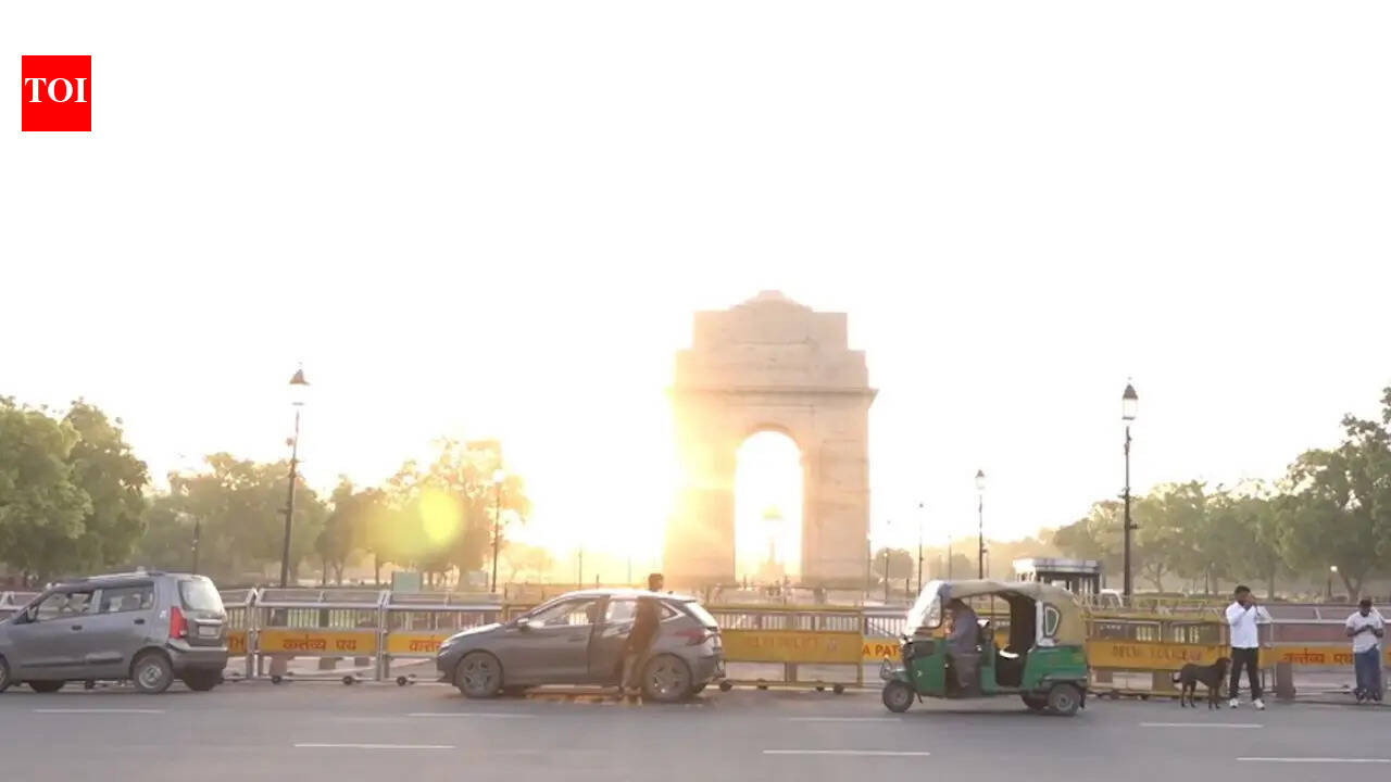 Delhi wakes up to sunny morning after rain; temperature may touch 37°C by Thursday