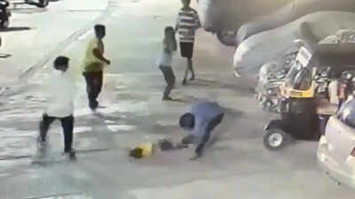 Mumbai auto driver lifts 4-year-old by legs, smashes his head multiple times on ground after tiff with father; child critical