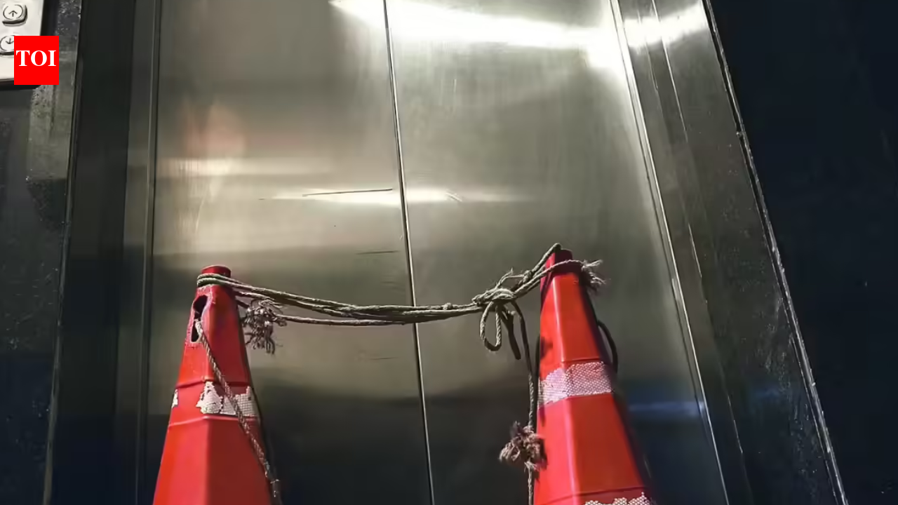 1 dead, another injured as lift plunges in Varanasi