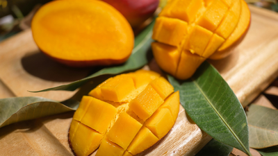 How to protect mangoes at home using paper bags without sprays or harmful chemicals
