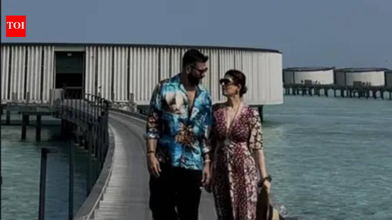 Twinkle Khanna recalls Akshay Kumar dropping her hat in Maldives, shares hilarious vacation moments