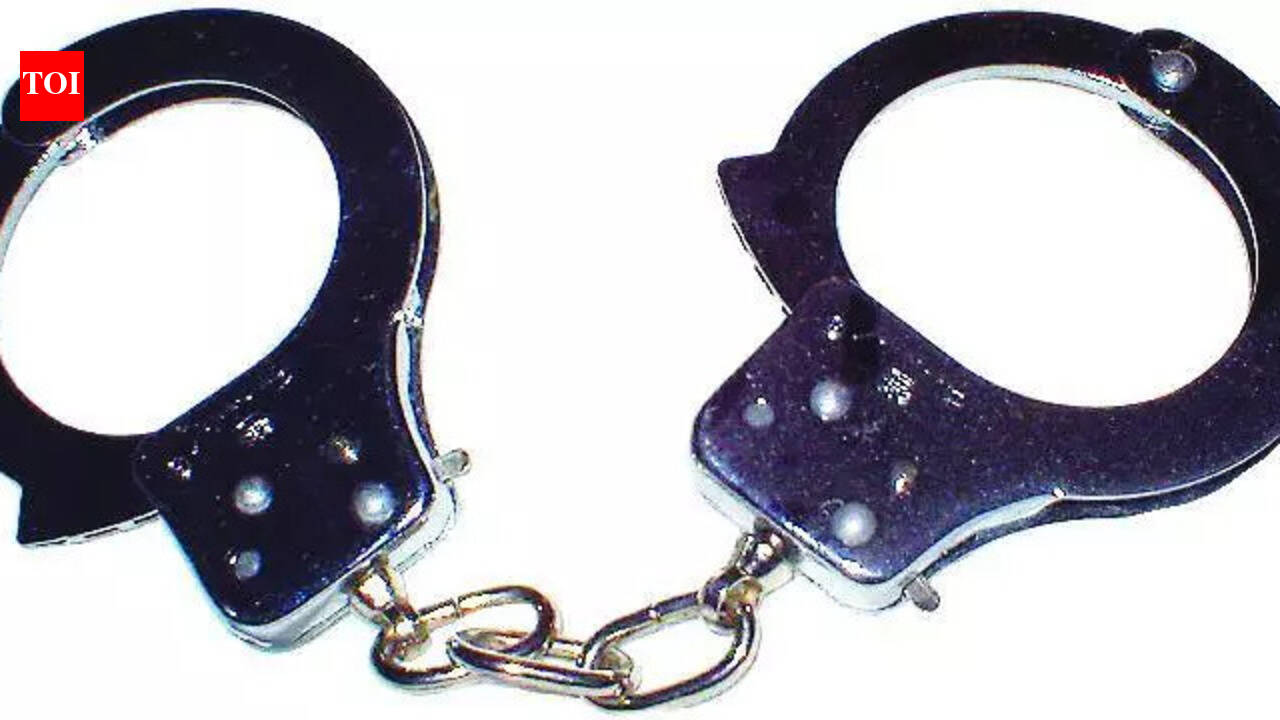 Two drug peddlers held in Bhagalpur