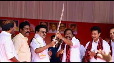 Stalin gives silent treatment to Vijay