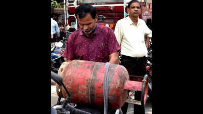 Distributors face rush for LPG e-KYC amid refill confusion