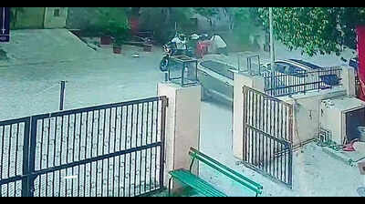 4 men arrested in CR Park chain snatching